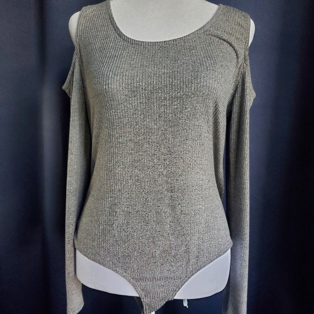Charlotte Russe Gray Ribbed Cold Shoulder Bodysuit*